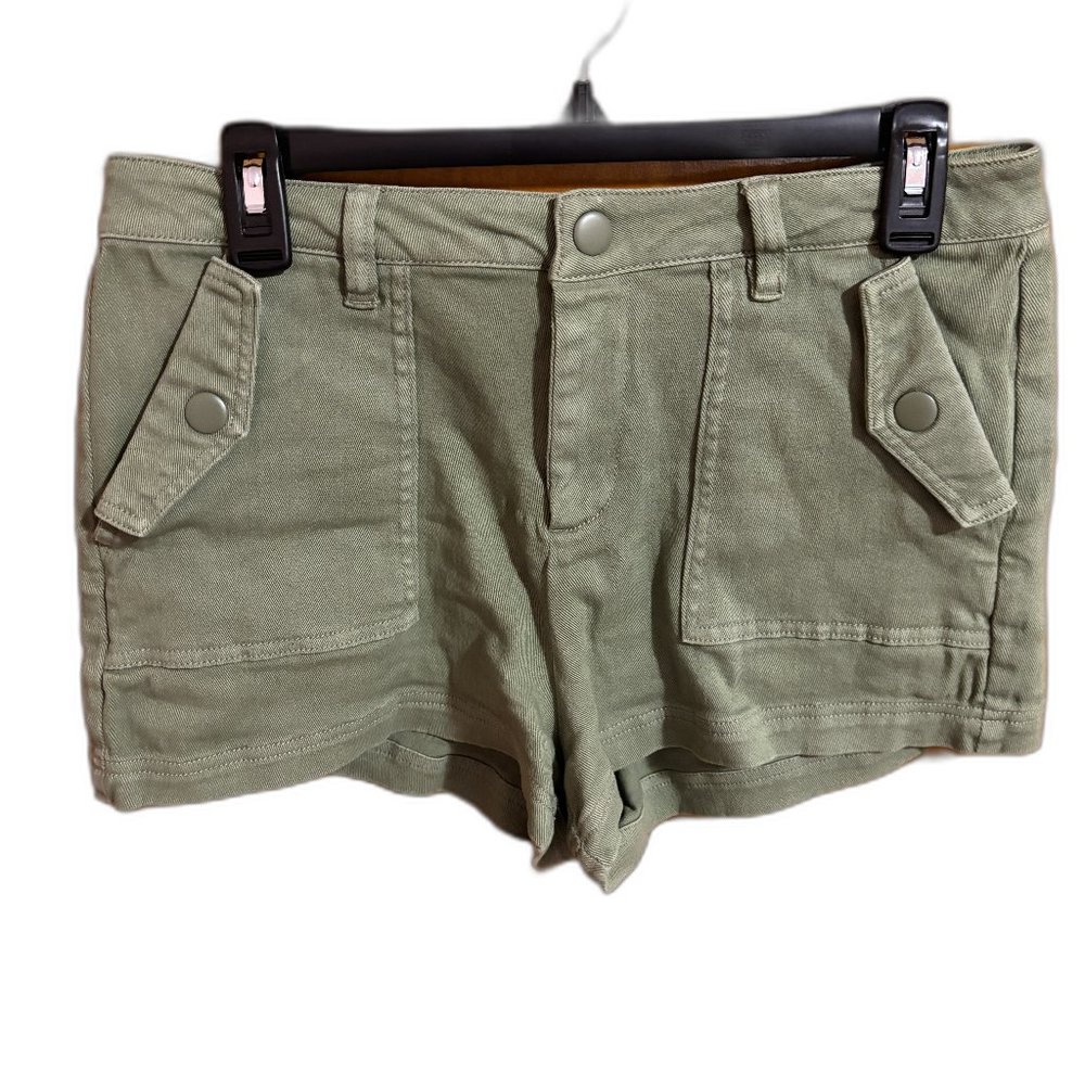 Venus Green Snap Button Shorts Size 8